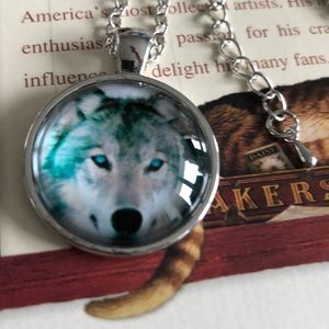 🌸NEW wolf necklace🌸